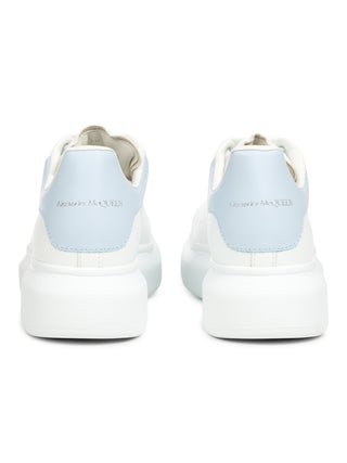 Sneaker mit Oversized-Sohle in Weiß/Blau