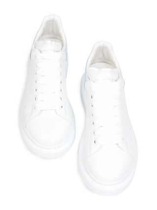 Sneaker mit Oversized-Sohle in Weiß/Blau