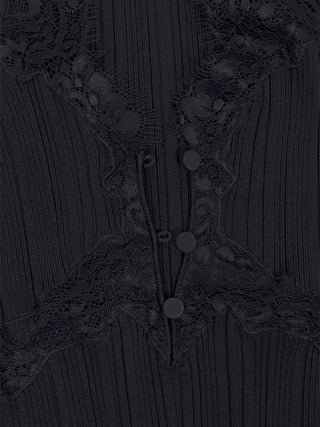 Schwarzes Stricktop mit Spitzendetails