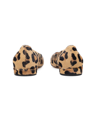 Ballerina in Leoparden-Muster
