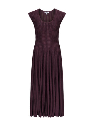 Skulpturales, ausgestelltes Kleid