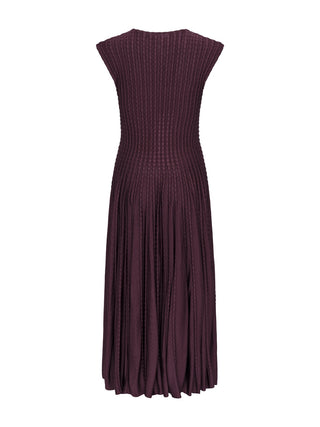 Skulpturales, ausgestelltes Kleid