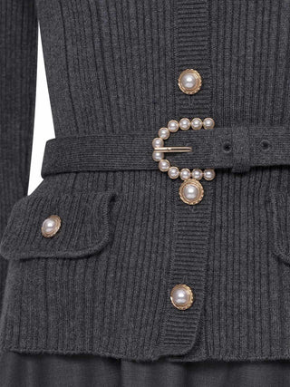 Graues Midikleid aus strukturiertem Strickgewebe
