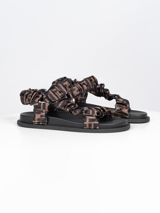 Sandalen mit FF-Muster
